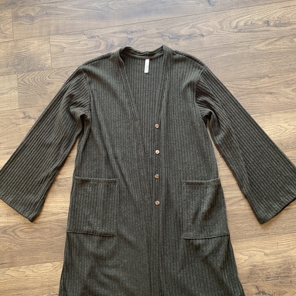 Forest Green Oversized Cardigan with Pockets - Picture 2 of 7